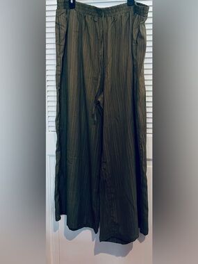 Olive Green Wide-Leg women’s palazzo Pants.  Size 4x.  Elastic waist.  NWOT